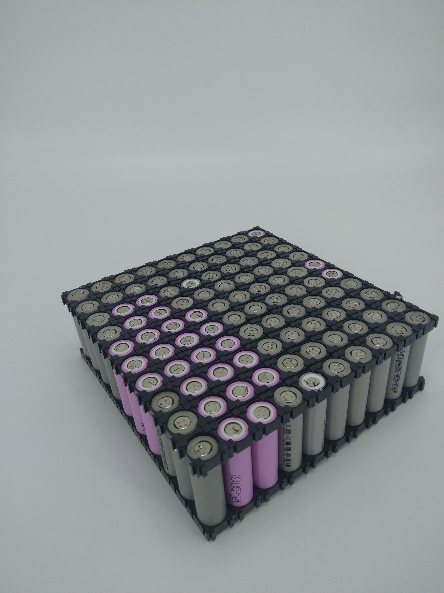 100x 18650 Cells + 200 modular cell holders